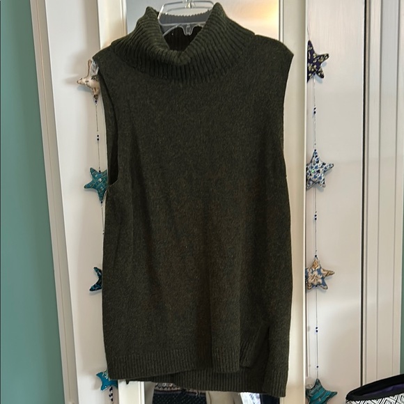 J. Crew Sweaters - J Crew Women's Sleeveless Turtleneck Sweater - Olive Green L